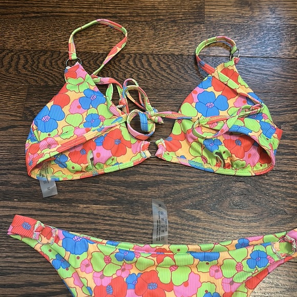 SHEIN Colorful Flower Bikini - Picture 2 of 3